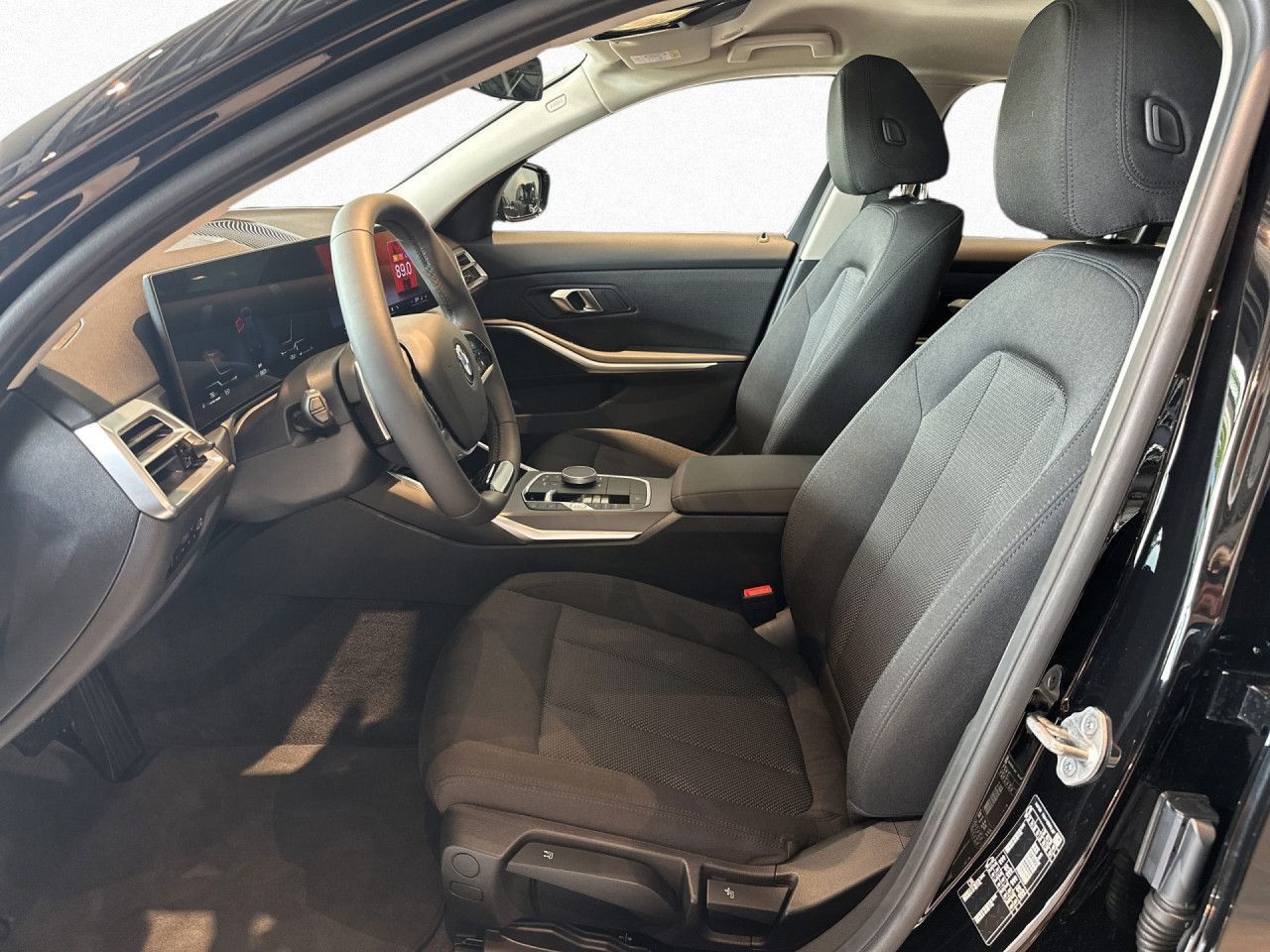 BMW 318i Touring Aut. LivePlus,CarPlay,ParkAss,Kam foto 10