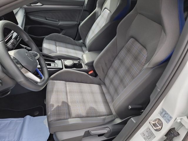 Fahrzeugabbildung Volkswagen Golf VIII 1.5 eHybrid GTE IQ.LIGHT AHK NAVI KEYL