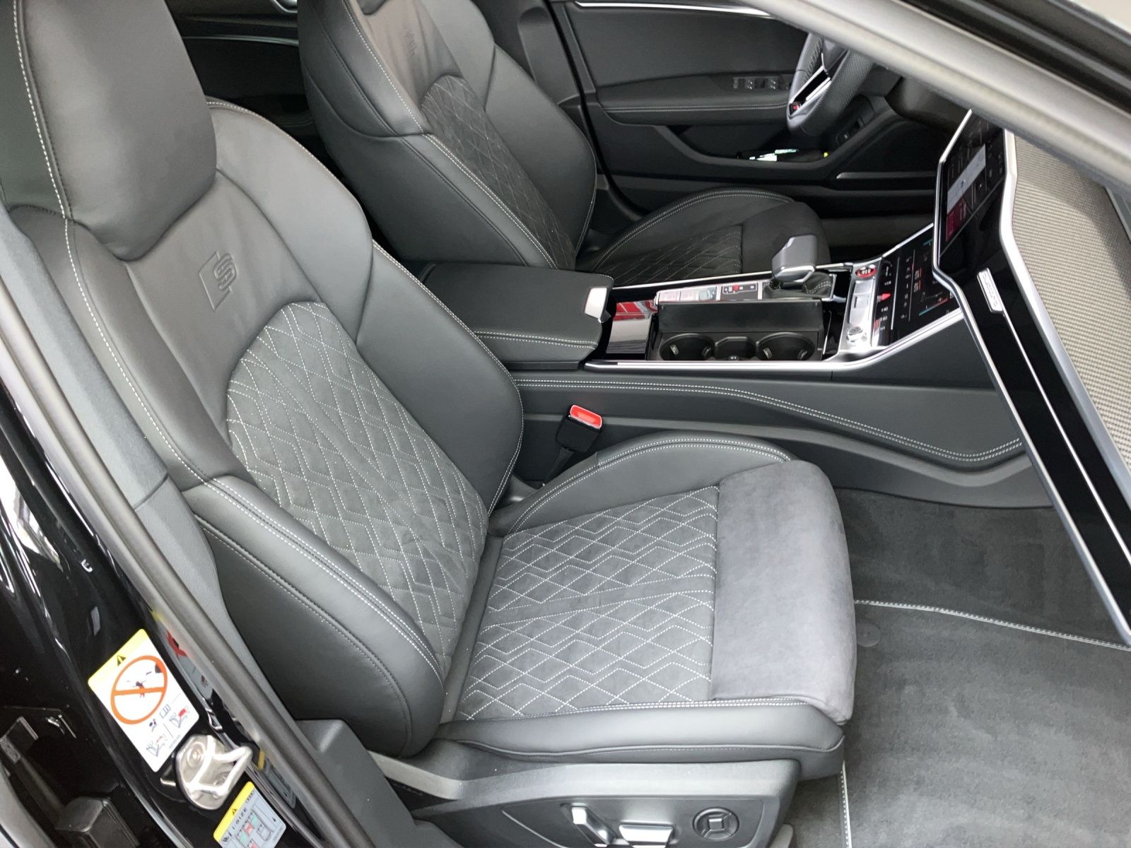 Fahrzeugabbildung Audi S6 Avant TDI Q MATRIX ACC AHK LUFT 21" PANO STH