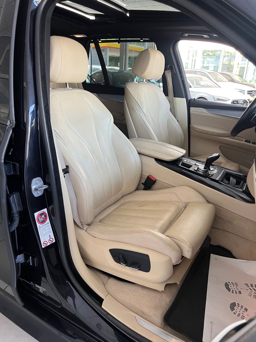 Fahrzeugabbildung BMW X5 xDrive 30 d M Sport Paket *PANO*SOFT-CLOSE*