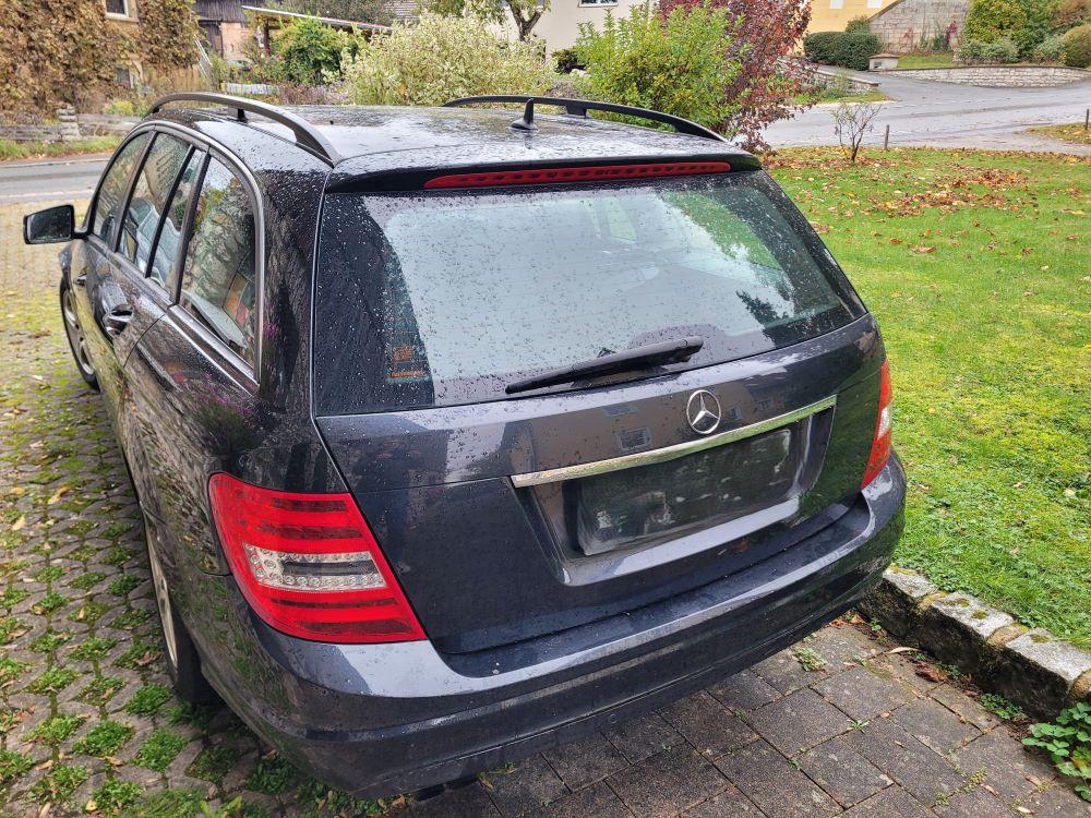 Mercedes-Benz C200 2011 — салон