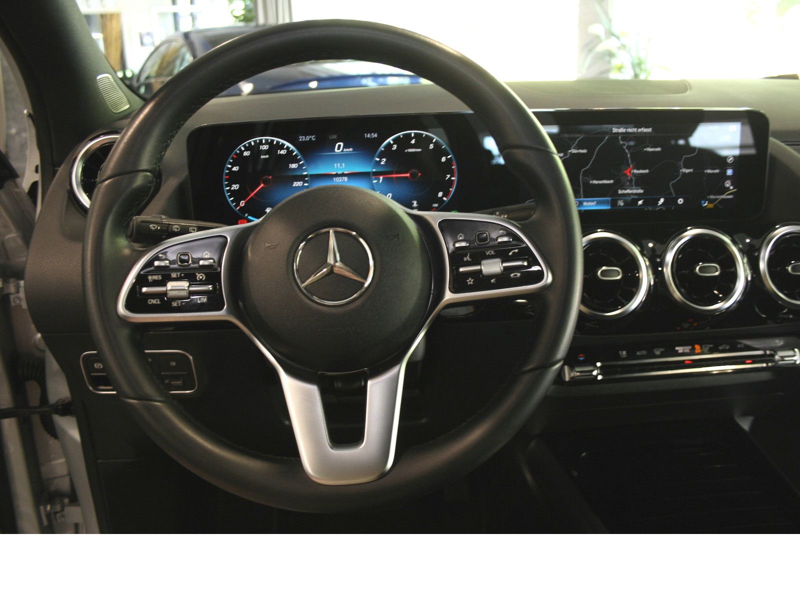 Fahrzeugabbildung Mercedes-Benz GLA 200 Progressive *MBUX High-End-Paket / *LED*