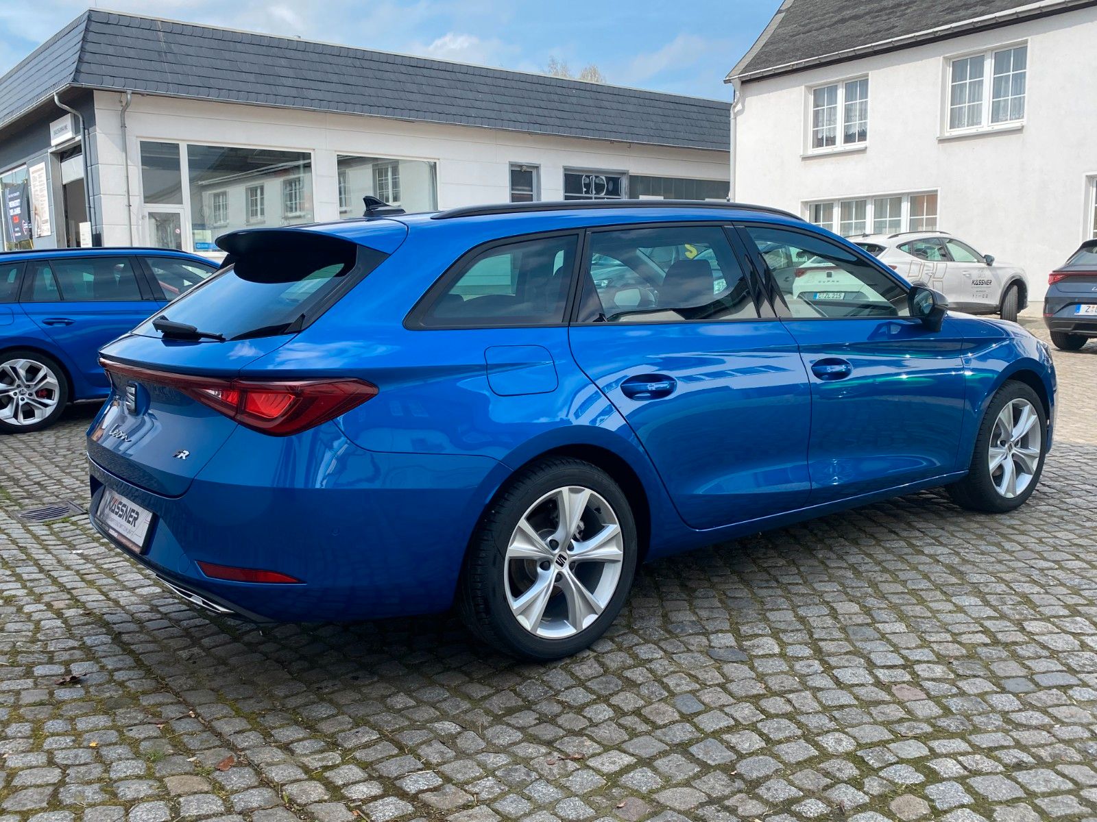 Fahrzeugabbildung SEAT Leon Sportstourer 1.5 eTSI FR *DSG *AHZV