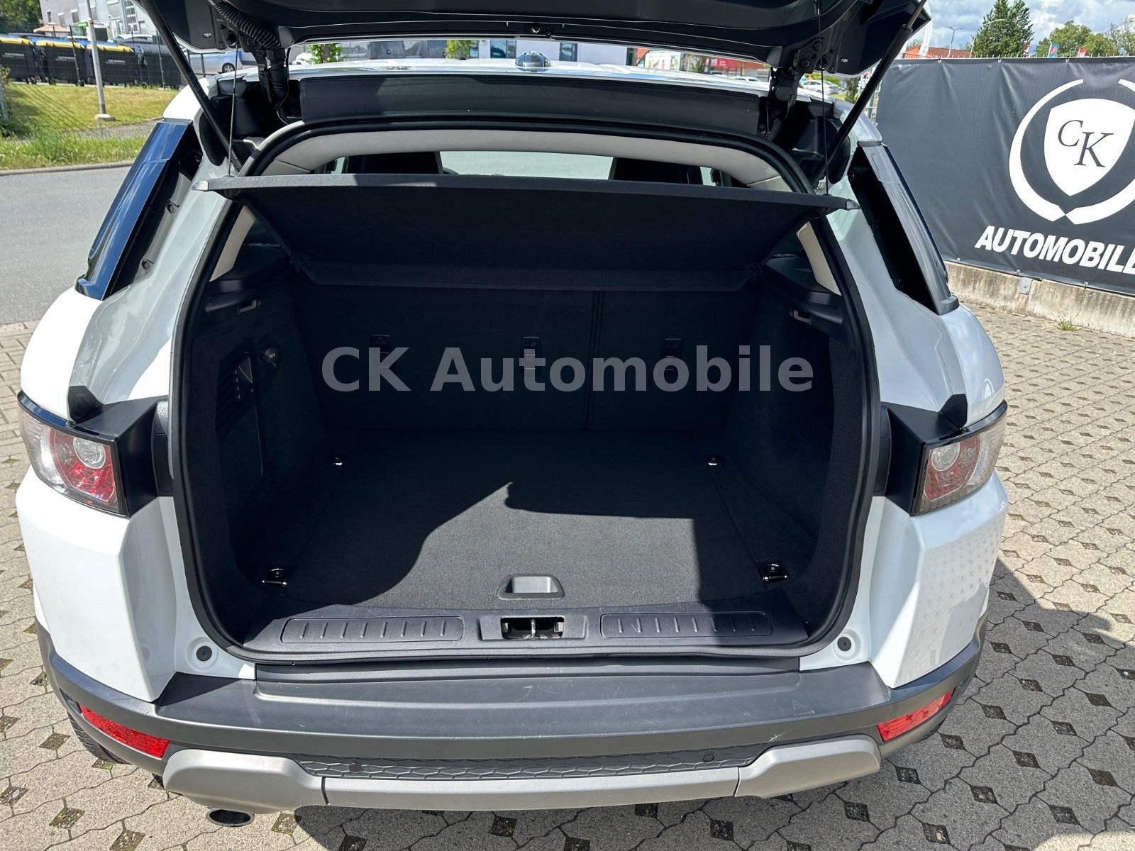 Fahrzeugabbildung Land Rover Range Rover Evoque Pure/Navi/Kamera/PDC