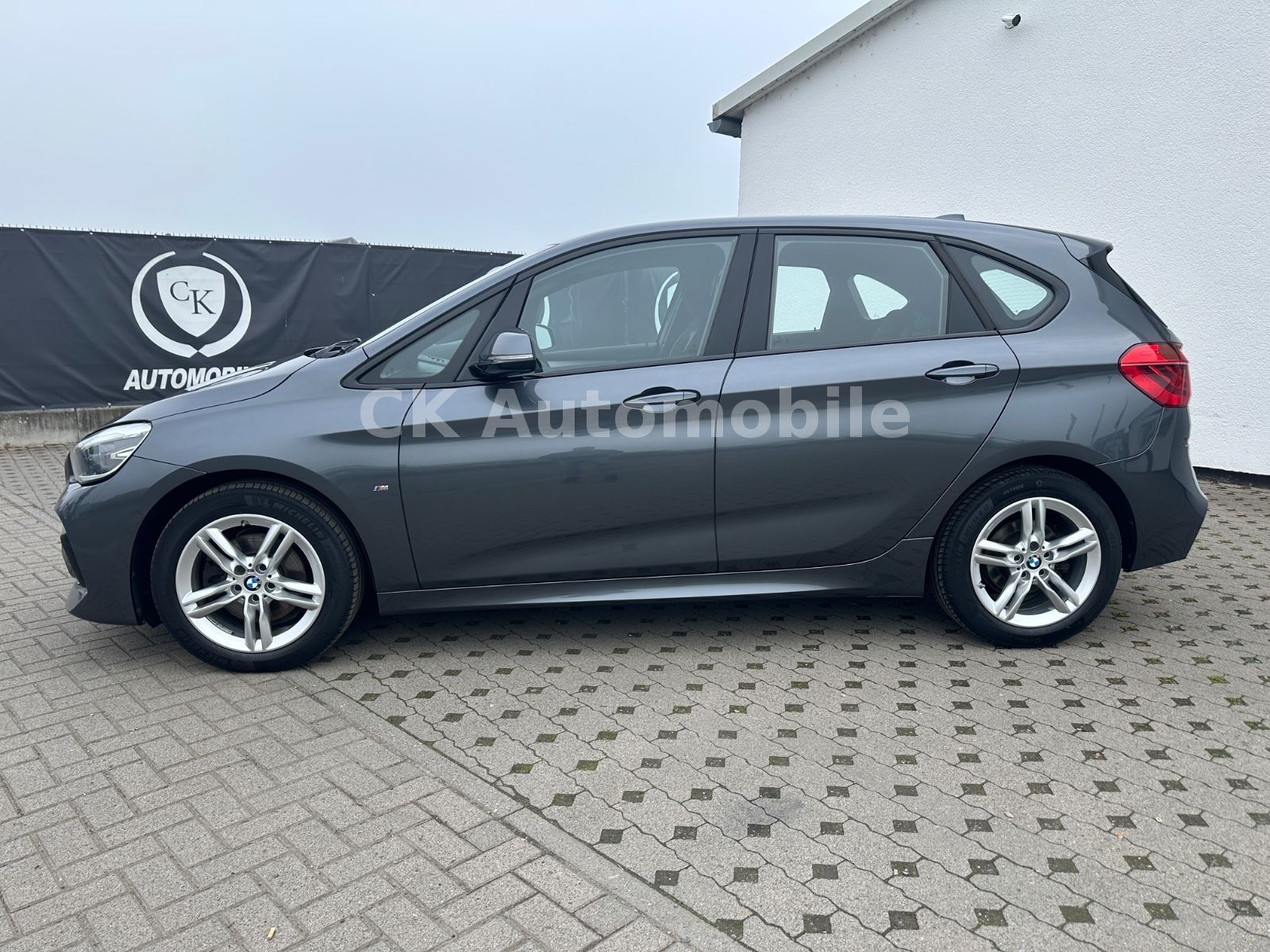 Fahrzeugabbildung BMW 218dxDrive Active Tourer M-Sport/Shadow-Line/LED