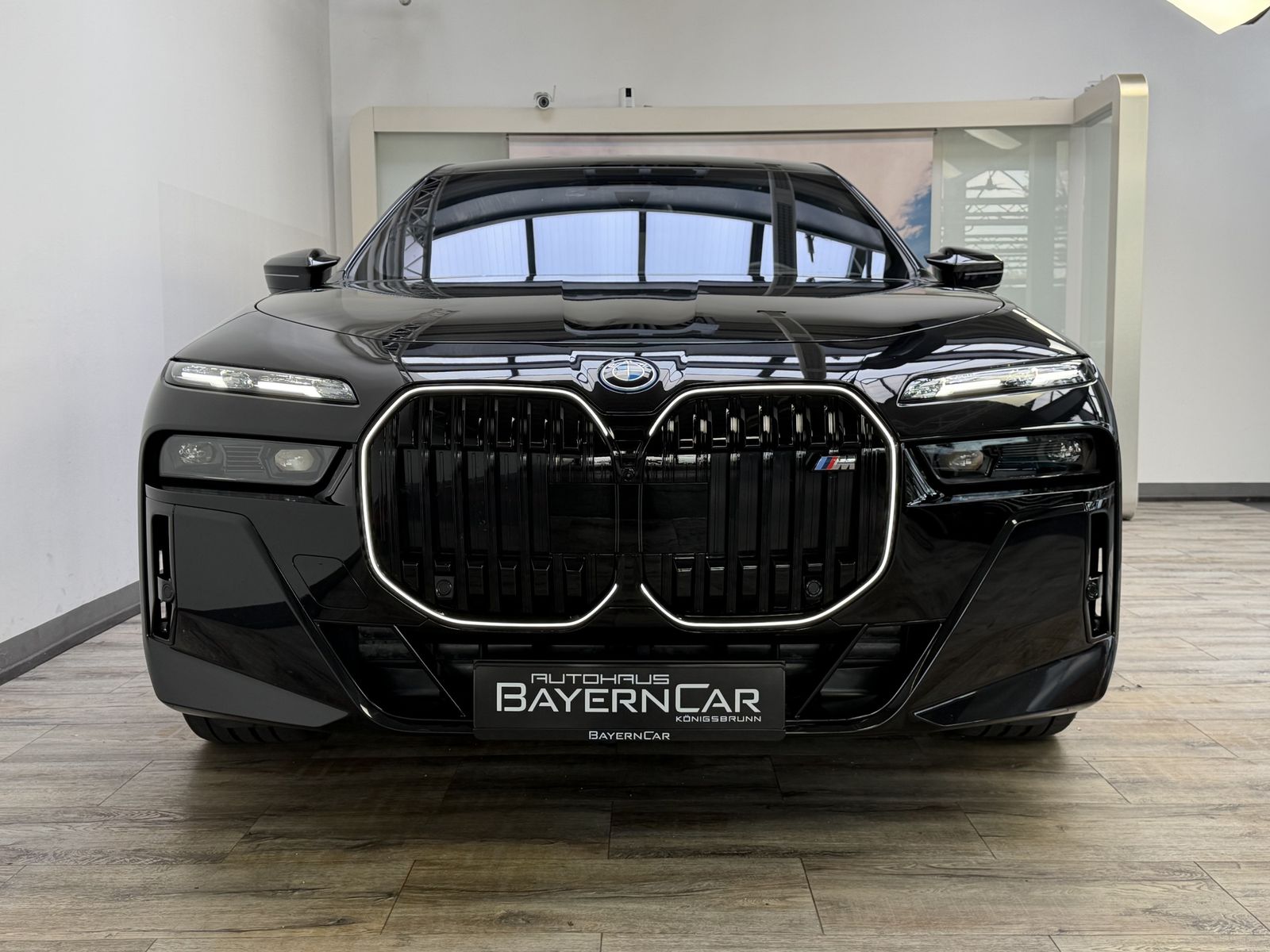 BMW M760 e xDr Performance B&W Sky Kristall DrivePro imagem 2