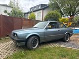 BMW 320i e30 - BMW 320 Coupé E30 320i mit Benzin-Antrieb