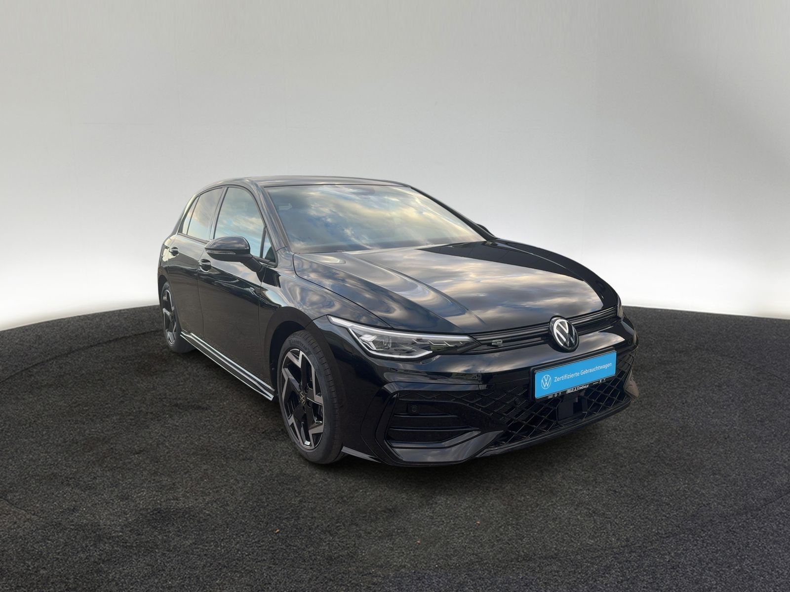 Volkswagen Golf 8 R-LINE BLACK 1.5 eTSI DSG LED NAV KAM 17 foto 5