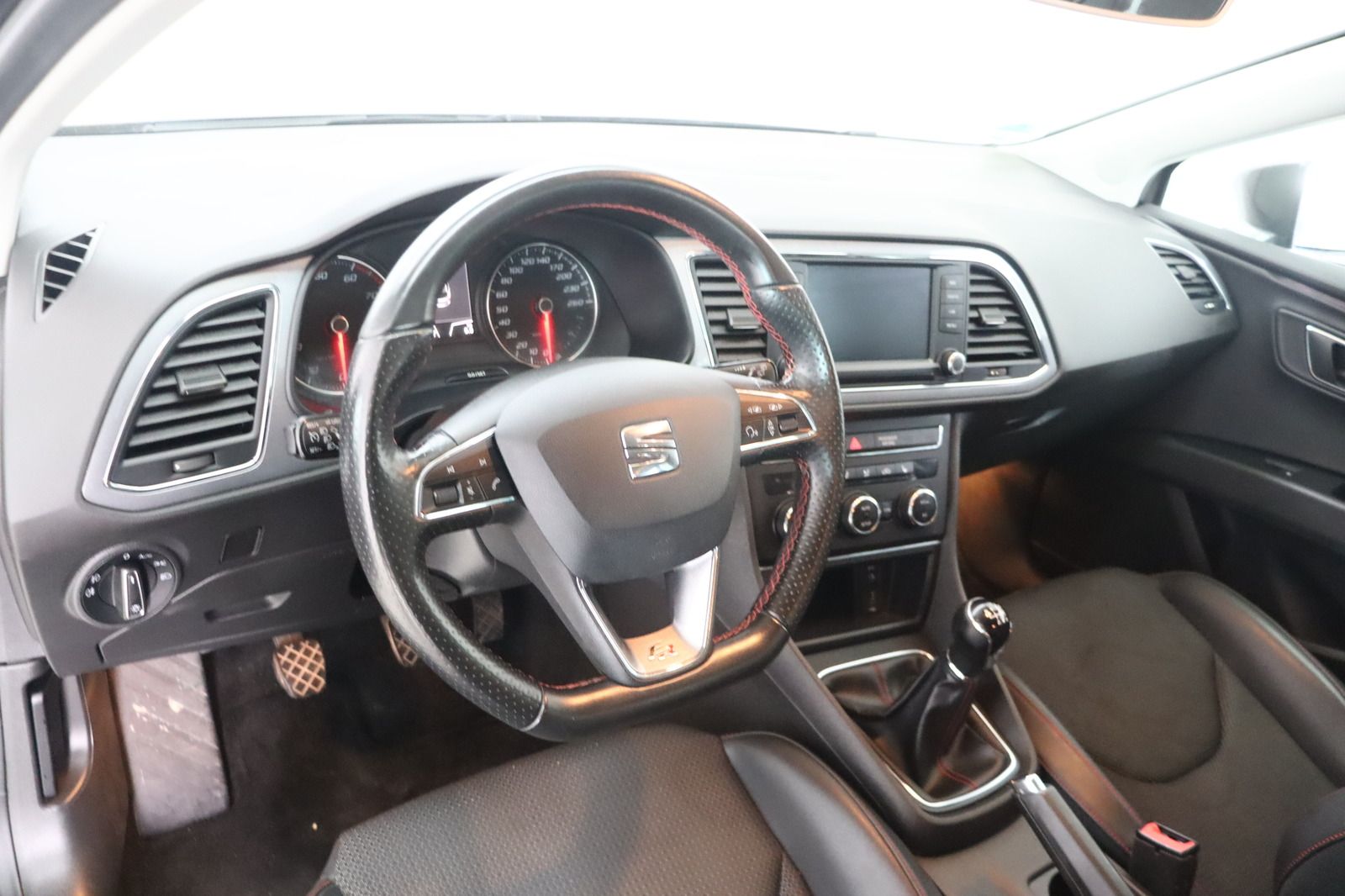 Fahrzeugabbildung SEAT Leon ST 1.4 FR * Navi * LED * HU/AU neu