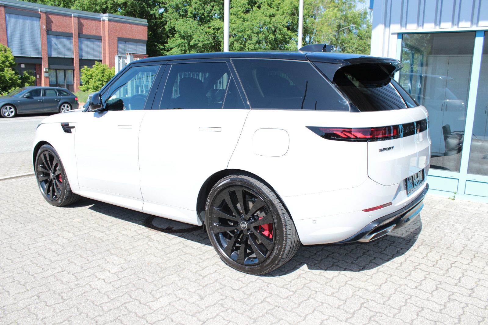 Fahrzeugabbildung Land Rover P460e Dynamic HSE *Borasco* *AHK* *23"*