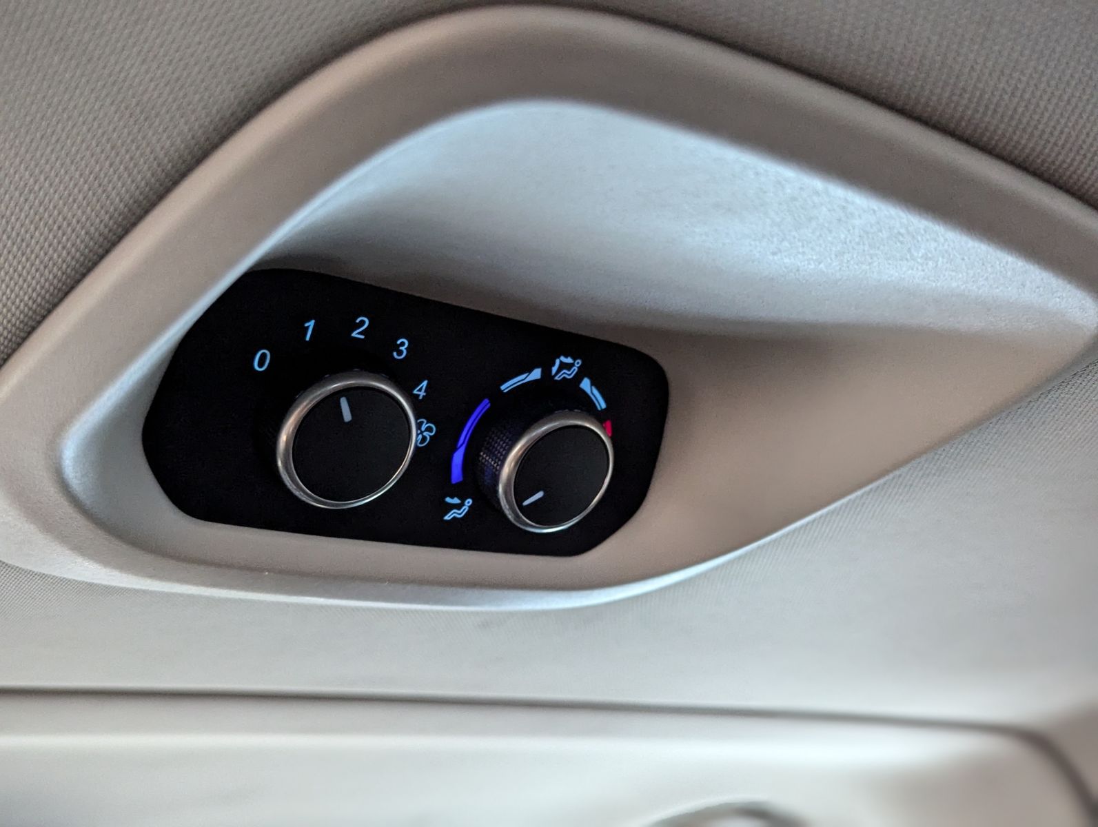 FORD Tourneo Custom 320 L2 Titan. 9-Sitze ACC Cam AHK - Image 13