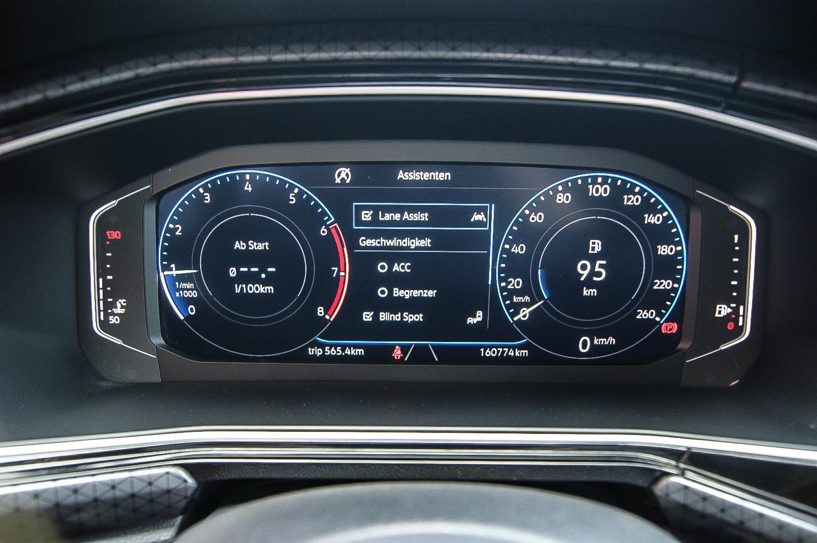 Fahrzeugabbildung Volkswagen T-Cross HIGHLINE 1.0 TSI NAVI LED VIRTUAL 1.HAND