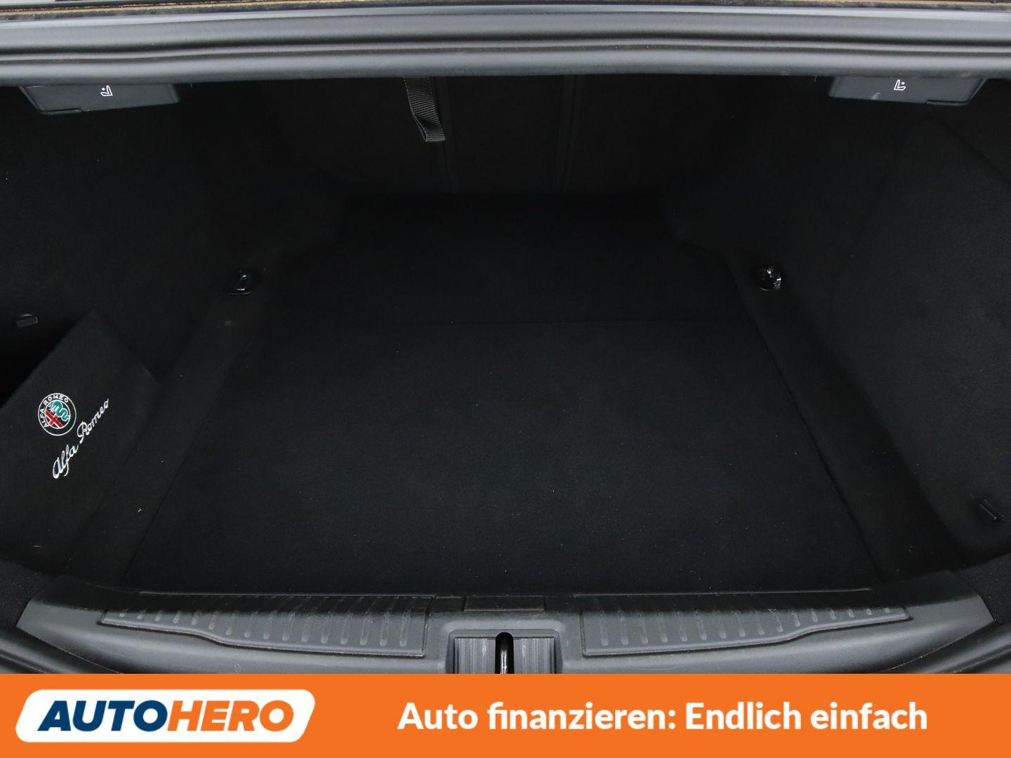 Alfa Romeo Giulia 2.0 Turbo Veloce Aut.*NAVI*BI-XENON*ACC*, миниатюра 16