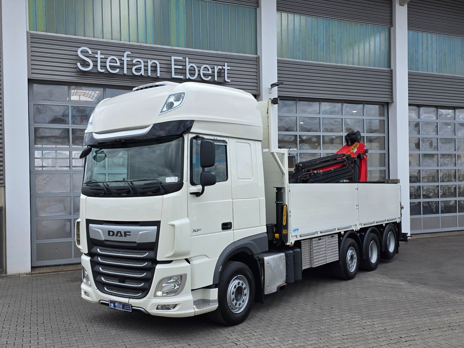 Fahrzeugabbildung DAF XF 530 8x2 Palfinger PK 34002 SH+JIB+Winde Funk
