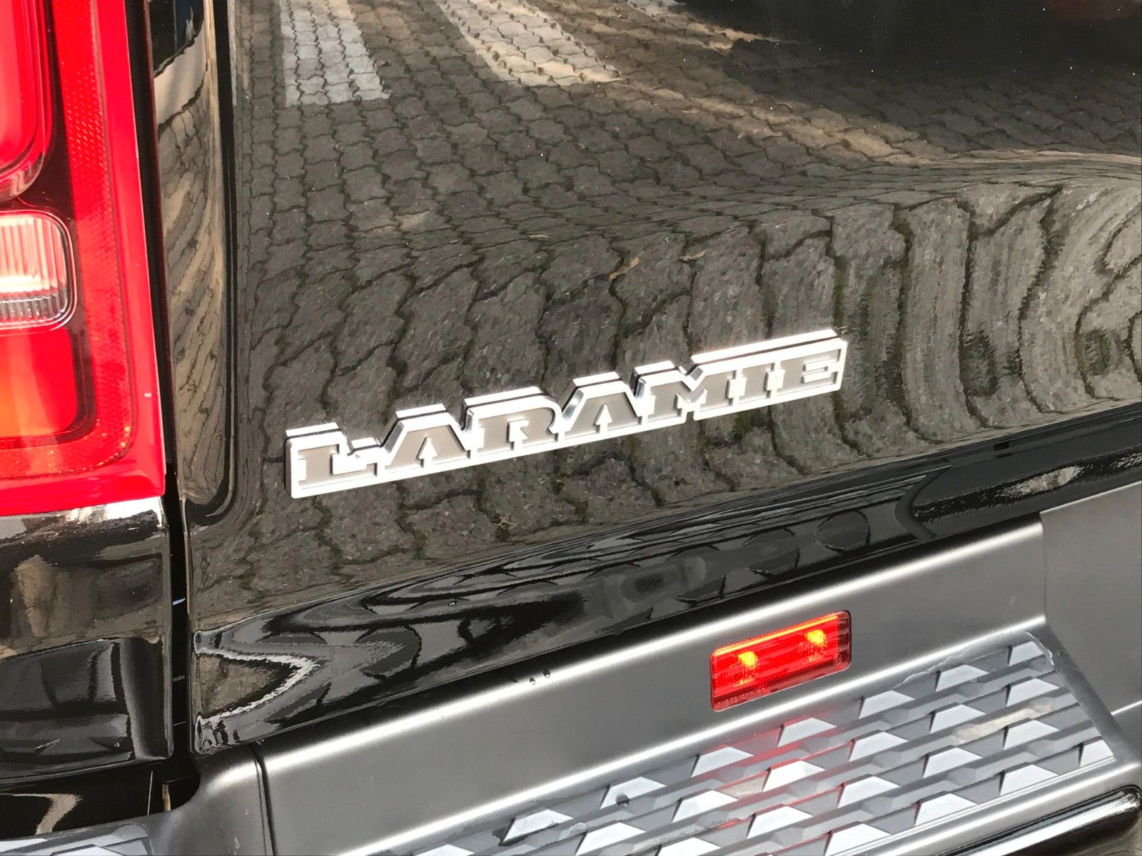Fahrzeugabbildung Dodge RAM 1500 Laramie Sport *LPG*AHK*Navi*MY23