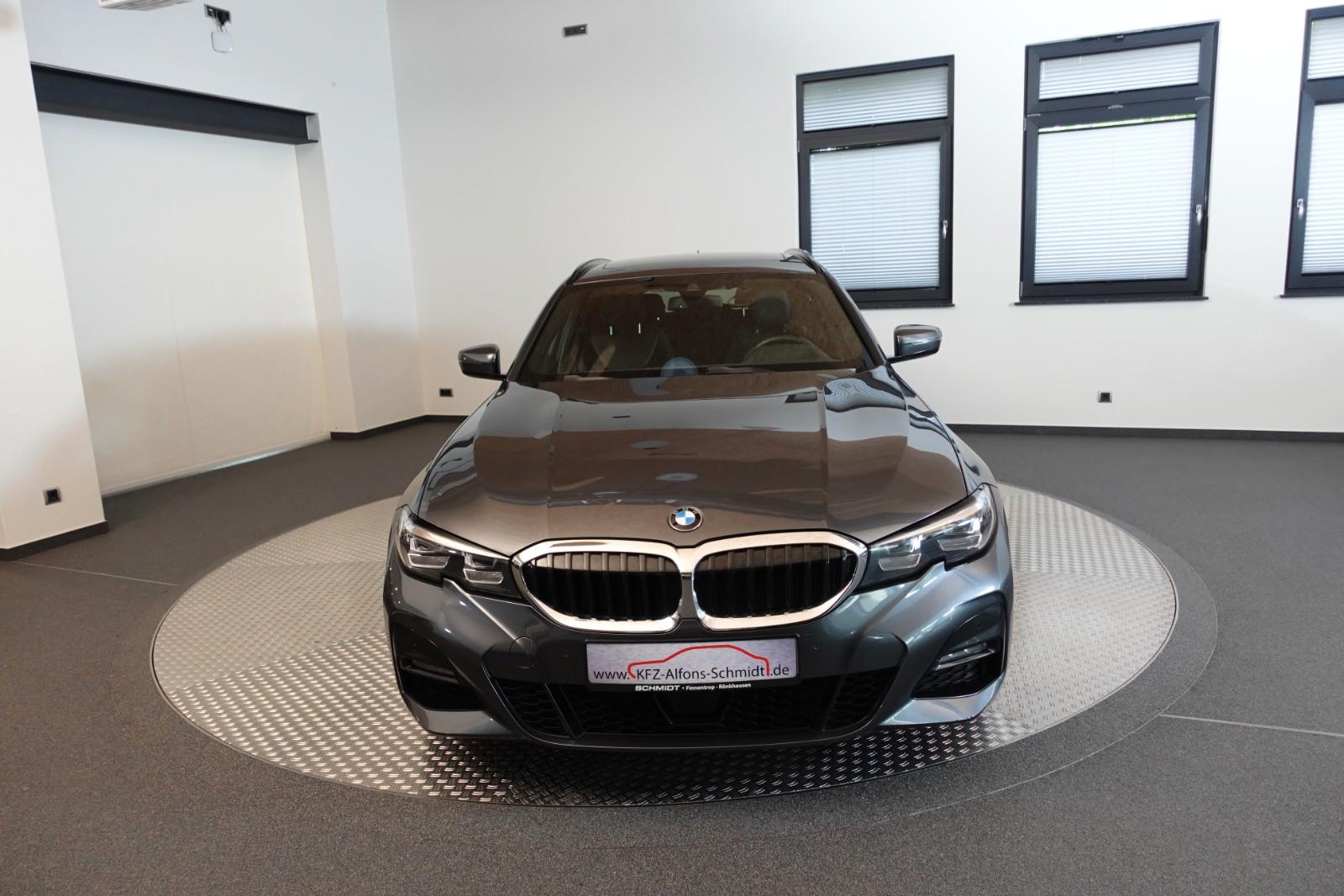 BMW 330  Touring 330 i xDrive M Sport *Alu19"*Pano*