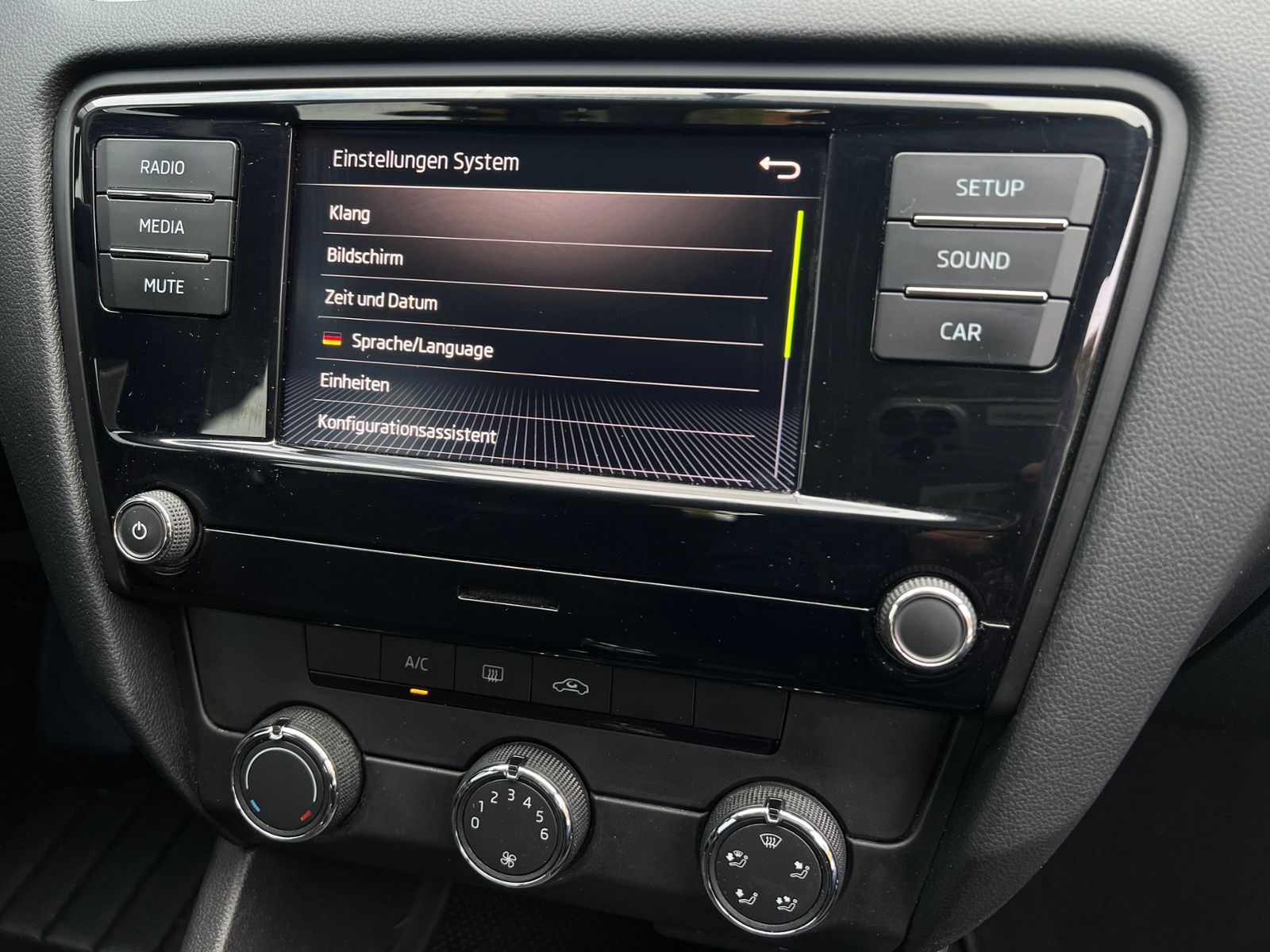 Fahrzeugabbildung SKODA Octavia III Combi Active 1.4 TSI