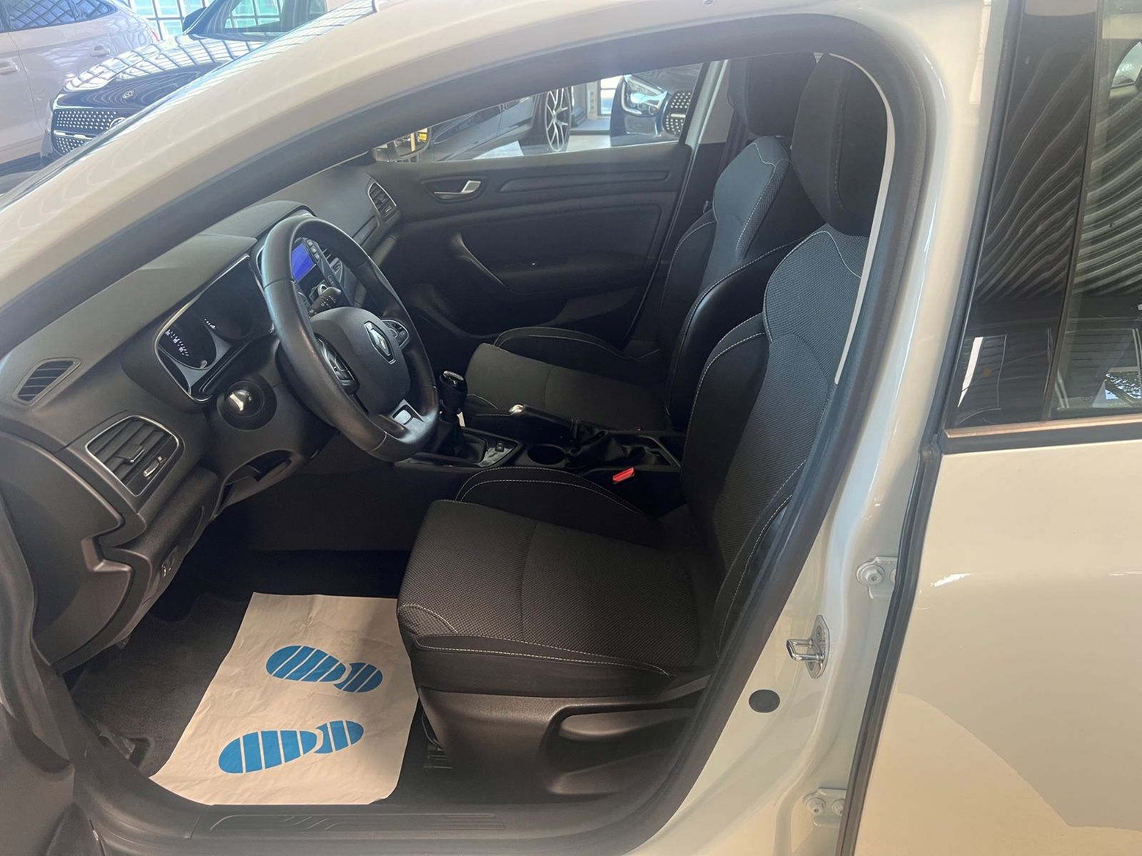 Fahrzeugabbildung Renault Megane IV Lim. 5-trg. Life *BLUETOOTH*LED*
