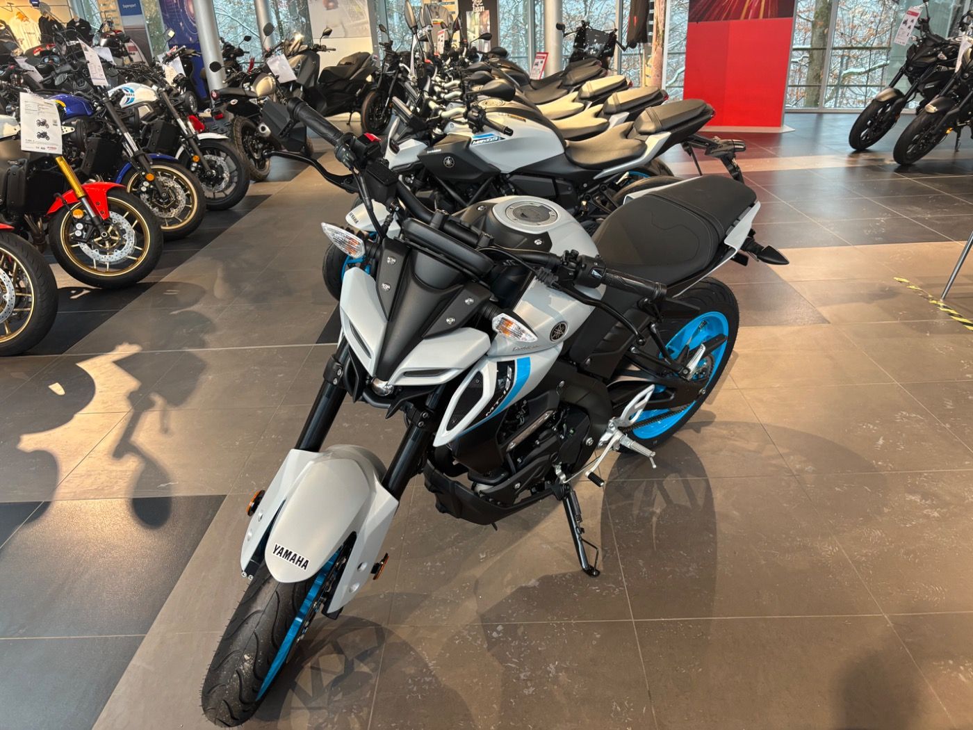 Fahrzeugabbildung Yamaha MT 125 Modell 2025 kurzer Kennzeichenhalter Lenk