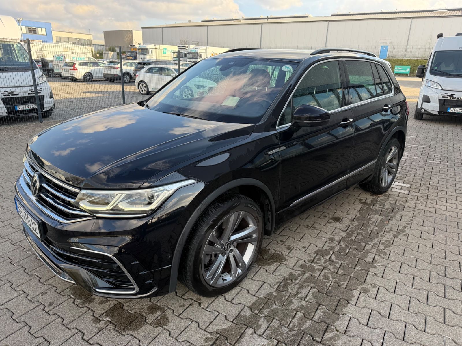 Fahrzeugabbildung Volkswagen Tiguan R-Line 4Motion