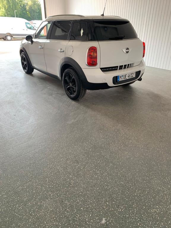 MINI One Countryman