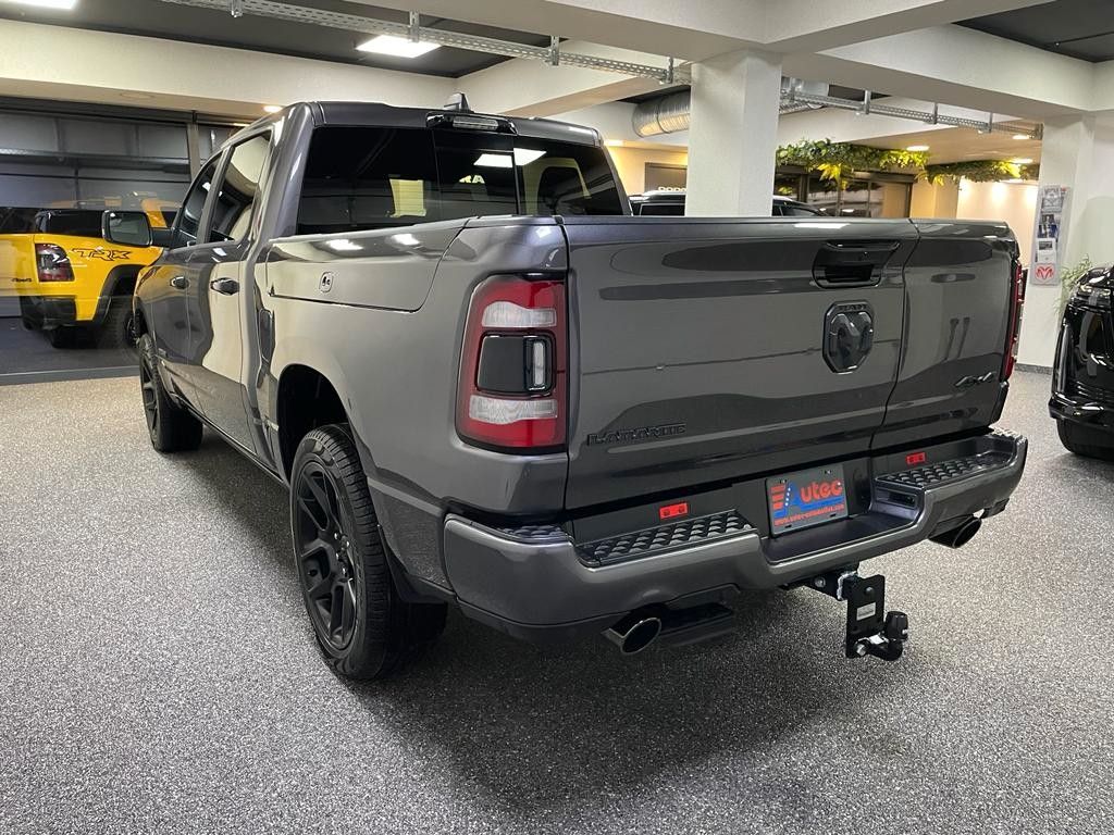 Fahrzeugabbildung Dodge LARAMIE NIGHT EDITION-RAMBOX-TAILGAT-12"-LUFTF.