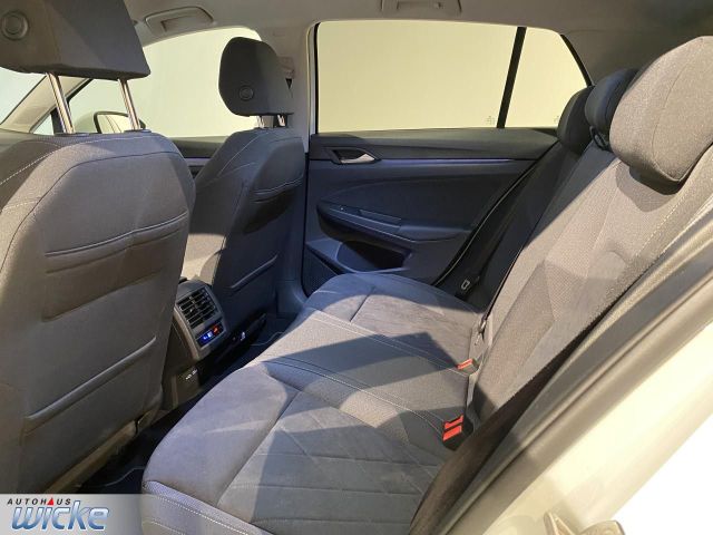 Golf VIII 1.5 TSI DSG Style NAVI KLIMA PDC LED