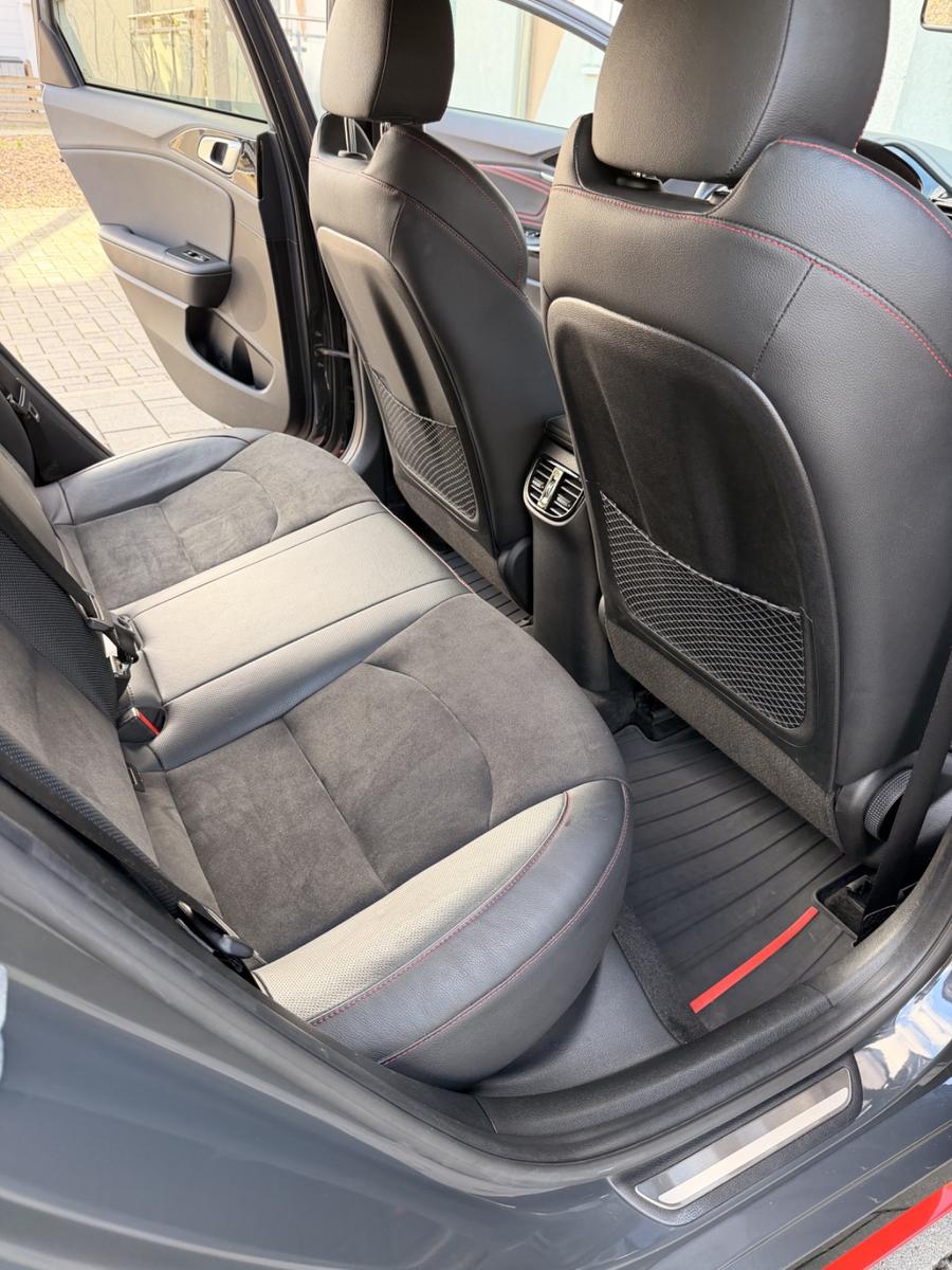 Kia ProCeed GT 204PS DCT / 1. Hand / Panorama / JBL 