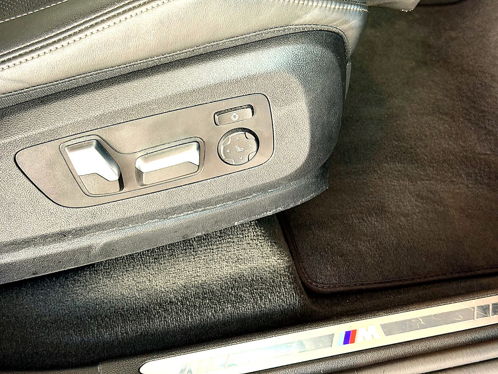 Fahrzeugabbildung BMW X5 30 d xDrive M Sport/HEAD-UP/360°/SOUND/AMBIEN