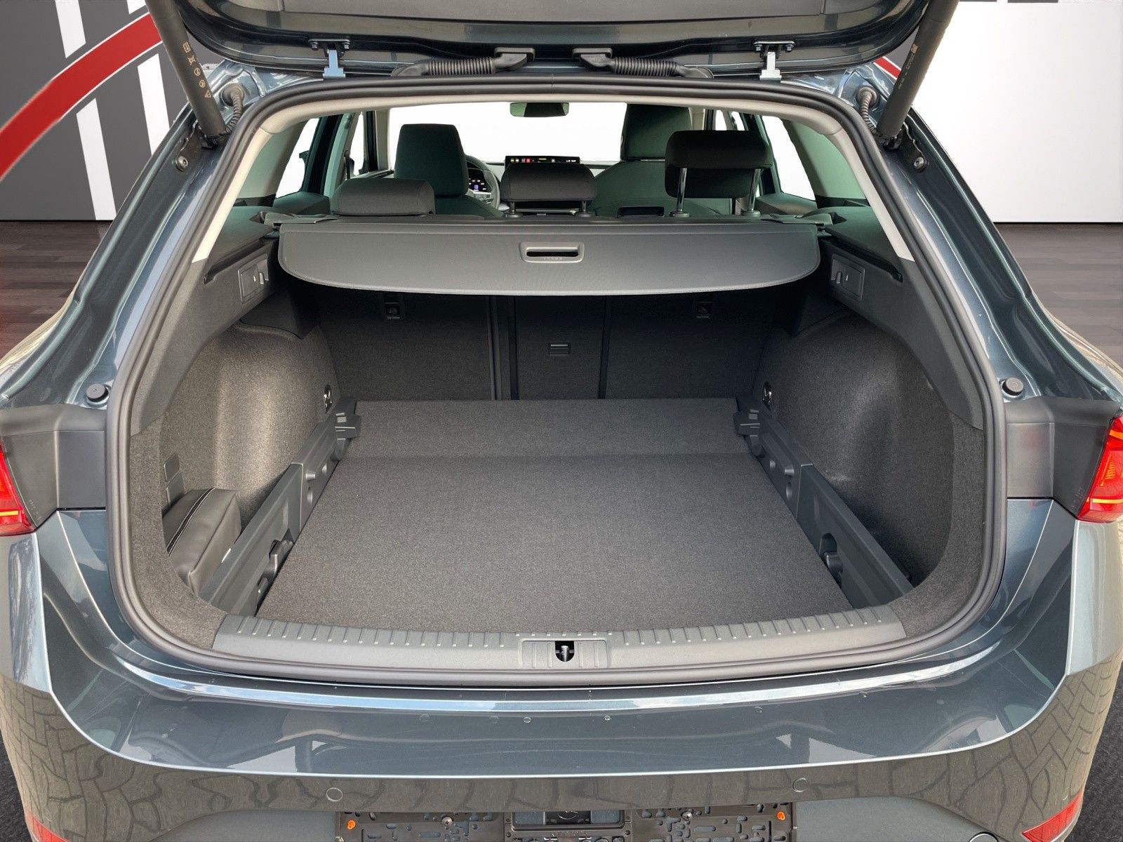 Fahrzeugabbildung SEAT Leon Sportstourer 1.5 eTSI DSG LED/NAVI/SHZ/LHZ