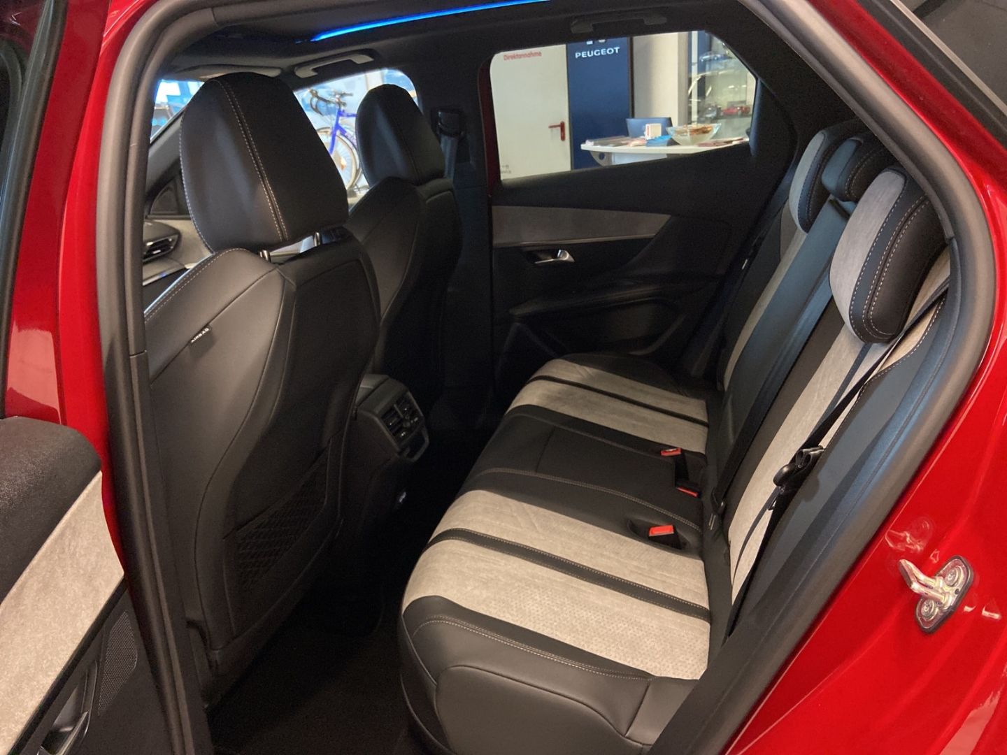 Fahrzeugabbildung Peugeot 3008 GT Plug-In 225 e-EAT8 StandHZG El. Pano.Nav