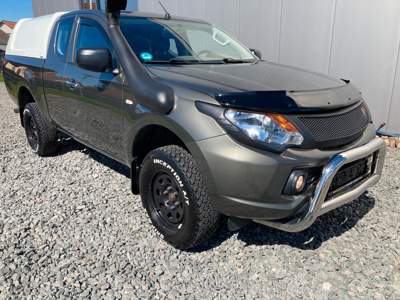 Mitsubishi L200 Basis Club Cab 4WD
