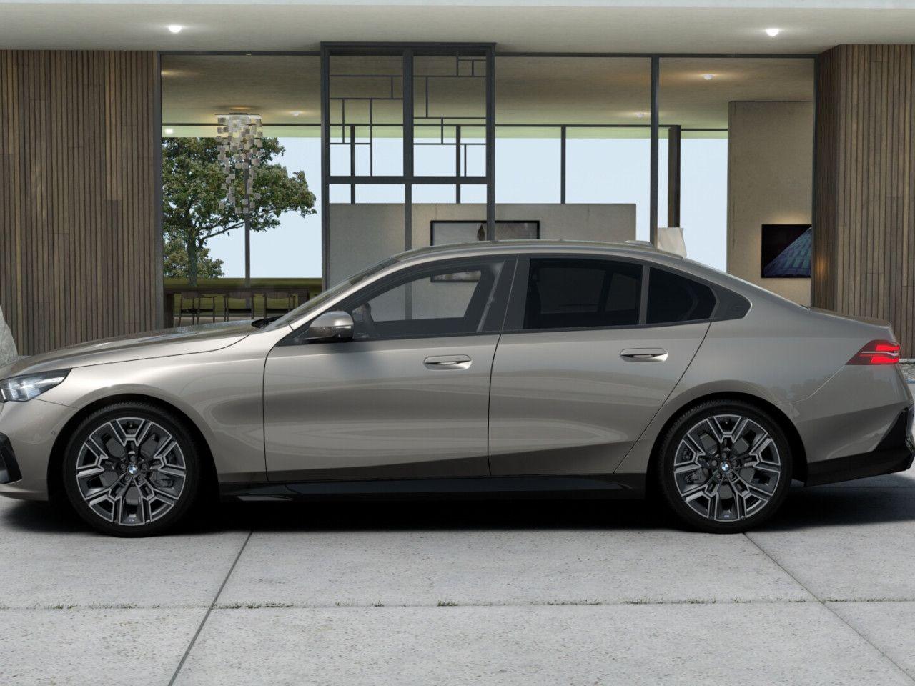 BMW 520i Lim.M Sport AHK,360°,H/K,HUD,ST&Go,AdpLED