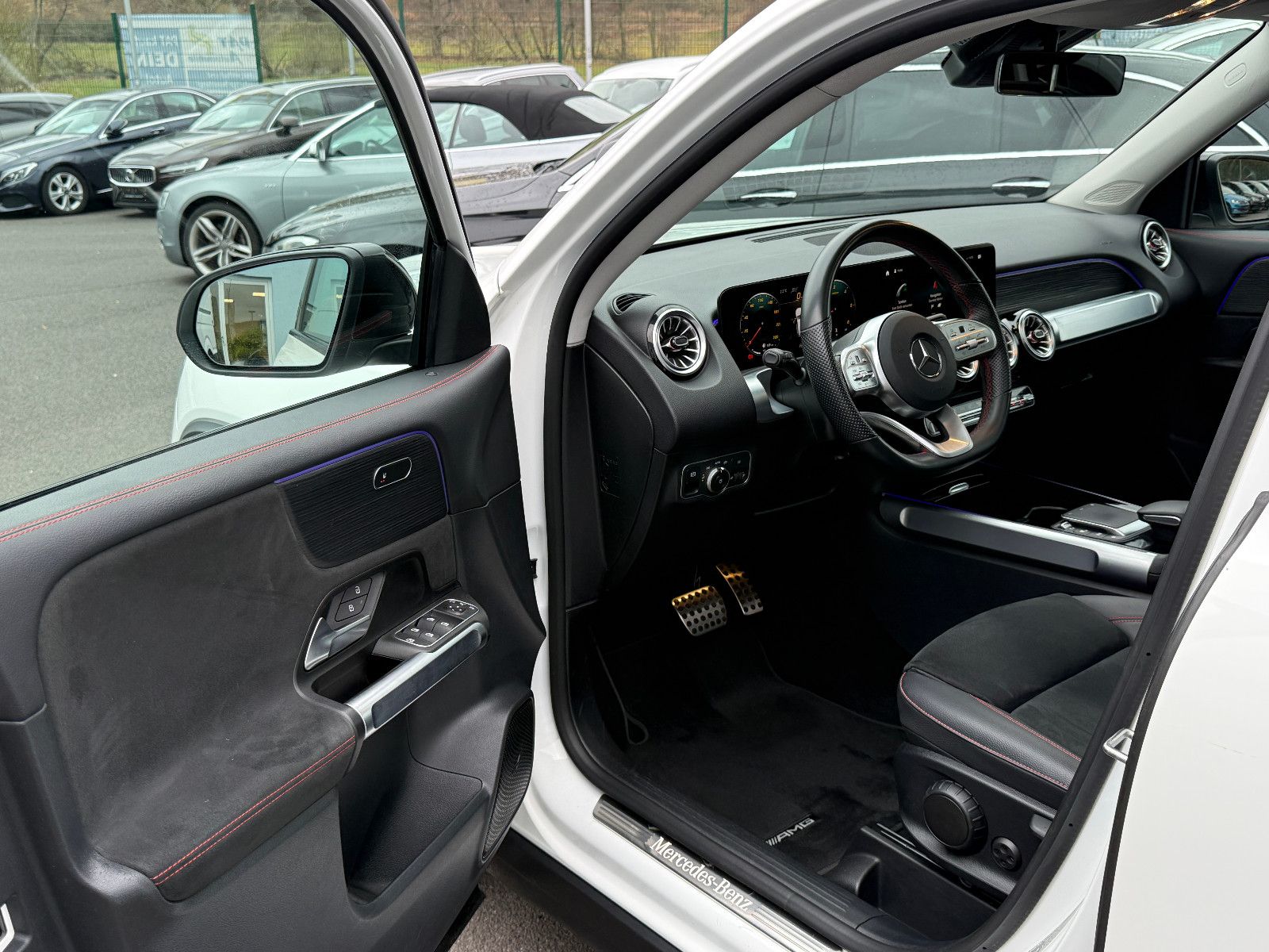 Fahrzeugabbildung Mercedes-Benz GLB 220d 4Matic AMG ACC AHK Kamera Ambiente Pano