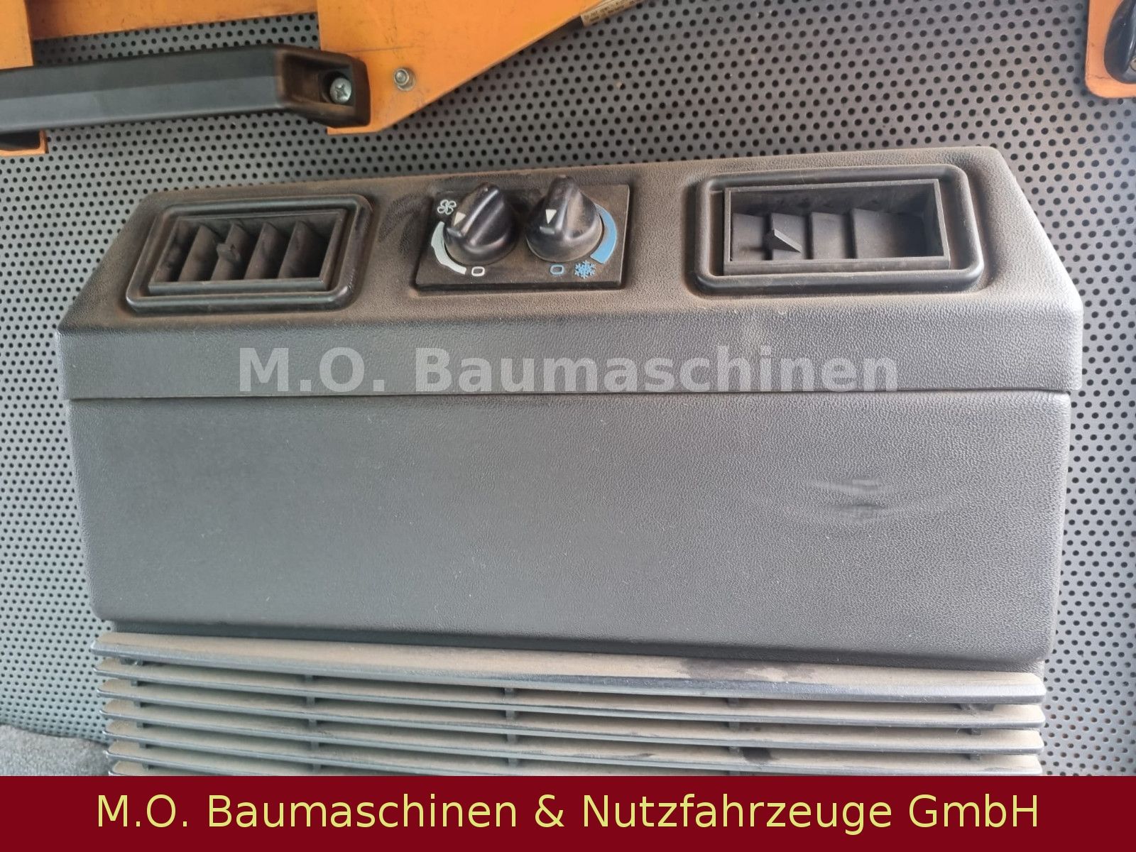 Fahrzeugabbildung Schmidt AEBI Bougie MFH 2200 / Kehrmaschine /