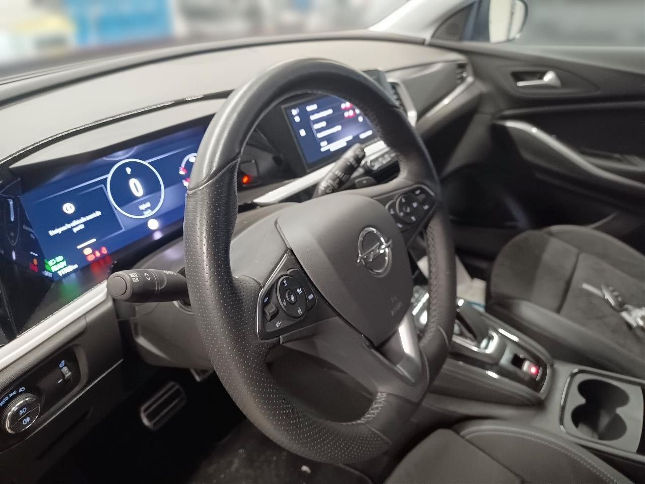 Fahrzeugabbildung Opel Grandland (X) 1.6T GSe 4HYBRID NAVI/LED/KAMERA