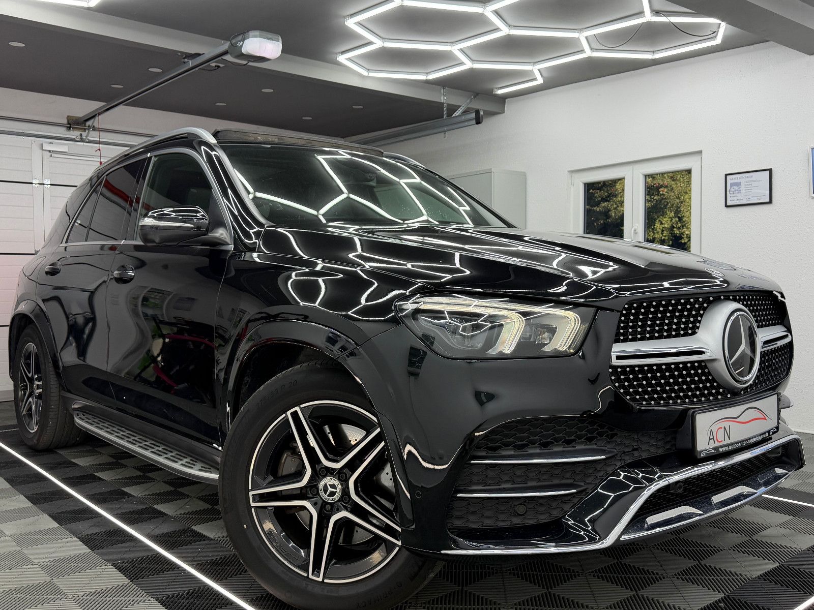 Fahrzeugabbildung Mercedes-Benz GLE 300 d 4MATIC AMG-LINE/PANO/BURMESTER/7-SITZ