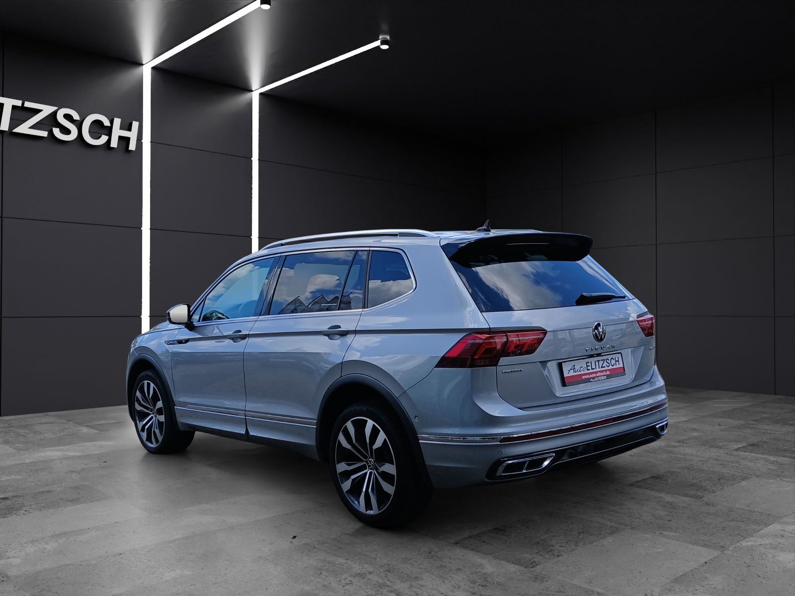 Fahrzeugabbildung Volkswagen Tiguan Allspace TSI R-Line DSG 4M IQ.Light Navi