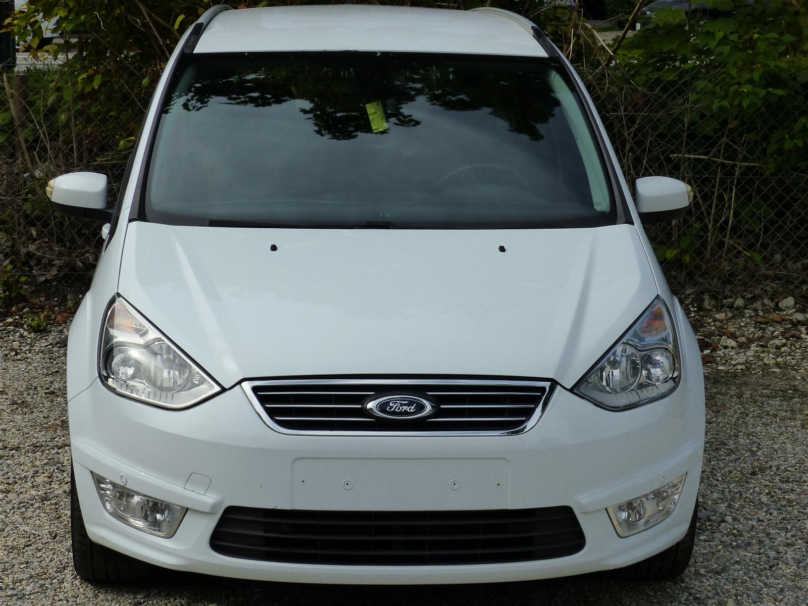 Ford Galaxy 2014 — rear view