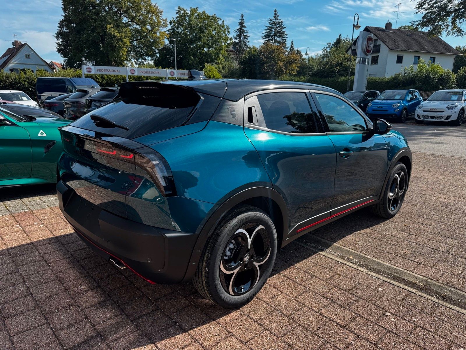 Fahrzeugabbildung Alfa Romeo Junior 1.2 Speciale Automatik Navi LED Sitzhzg.
