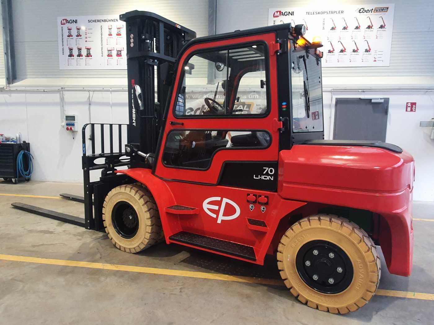 Fahrzeugabbildung Andere EP Equipment EFL 702 / 7T / Triplex: 5,40m / ZVG