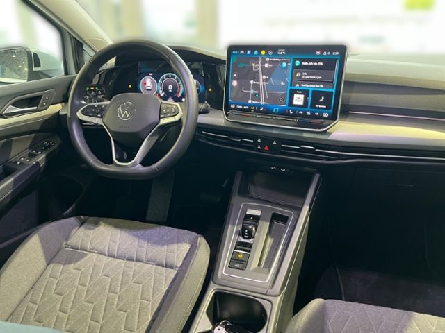 Fahrzeugabbildung Volkswagen Golf 1.5 eTSI DSG LIFE PANORAMA NAVI GJR HUD