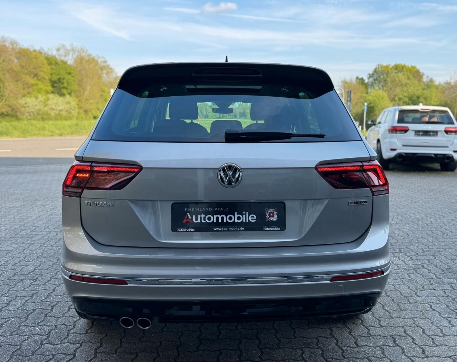 Volkswagen Tiguan R-Line 4Motion/1.HAND/LED/PANO/SCHECKHFT