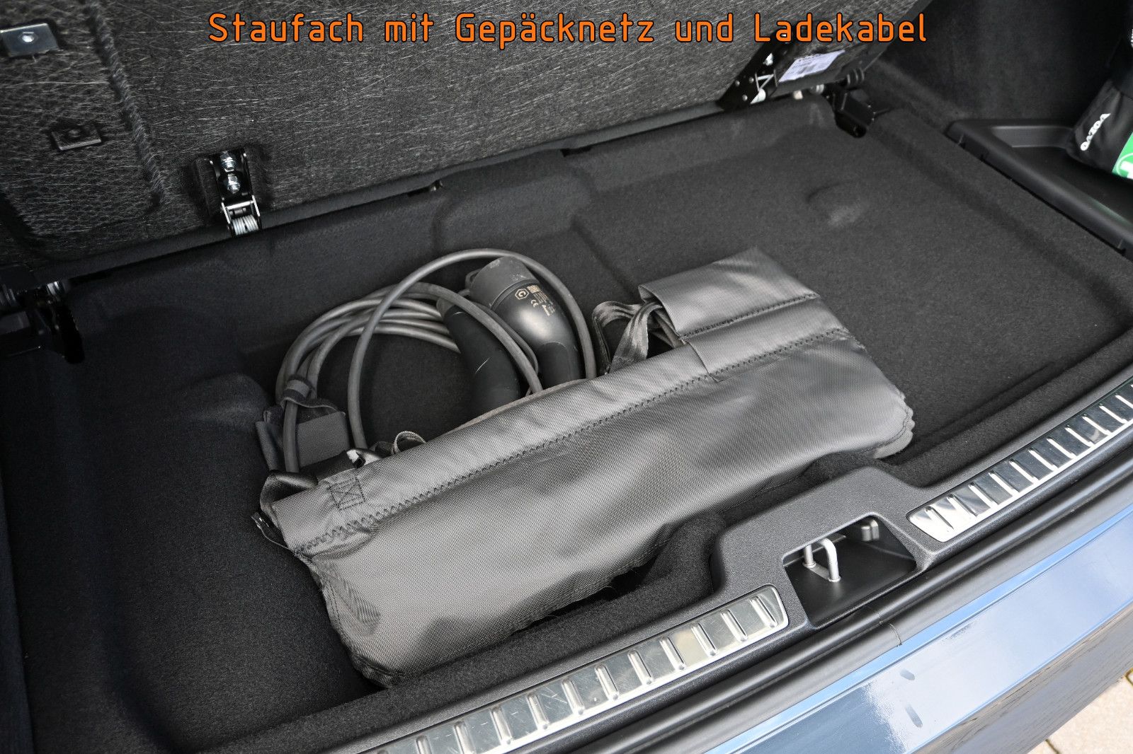 Fahrzeugabbildung Volvo XC90 T8 AWD Recharge Ultimate Dark °AHK°WOOL°