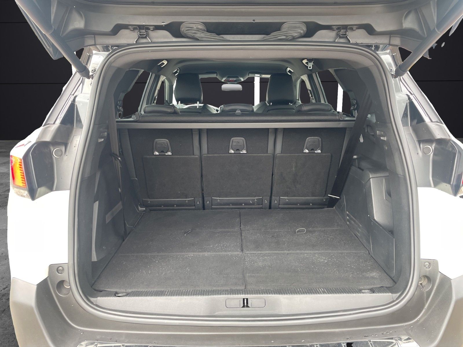 Fahrzeugabbildung Peugeot 5008 GT-Line Business Cam*Shzg*Navi*DAB+*7Sitzer