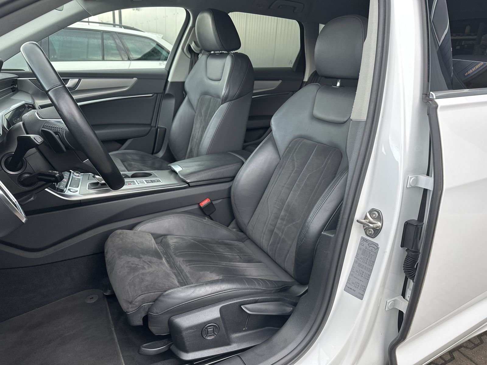 Fahrzeugabbildung Audi A6 Avant 40 TDI Quattro S-Line NAV+LED+ACC+20ZO