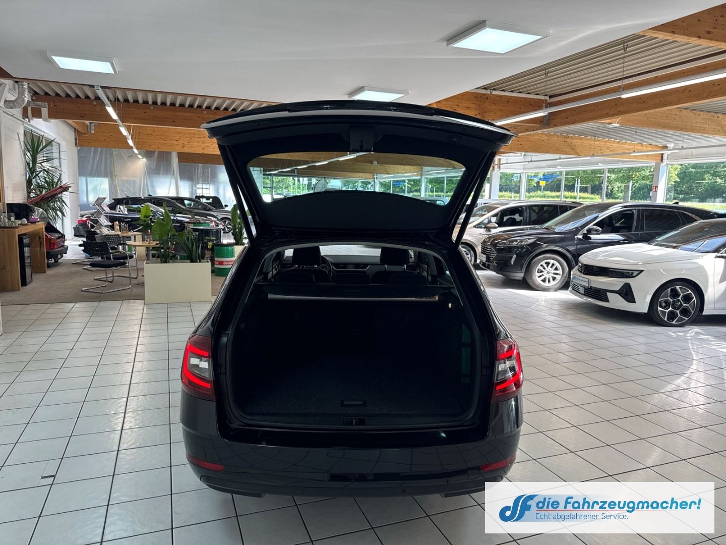 Fahrzeugabbildung SKODA Octavia Combi Drive 1,4 DSG 150PS AHK Navi LED B