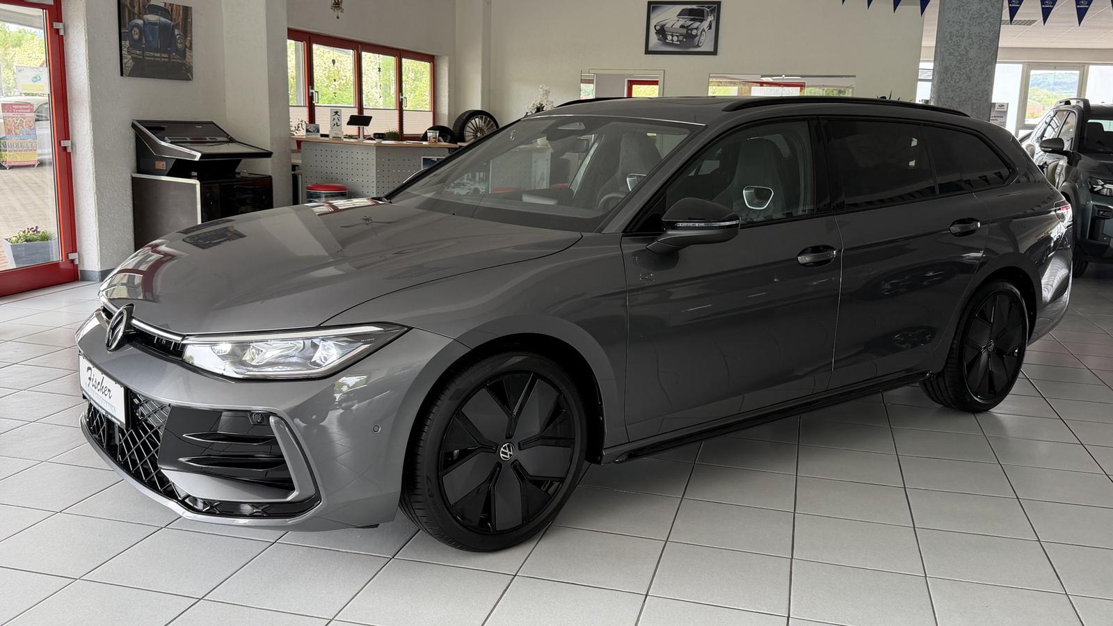 Volkswagen Passat 1.5 eTSI 110 kW R-Line Pano AHK