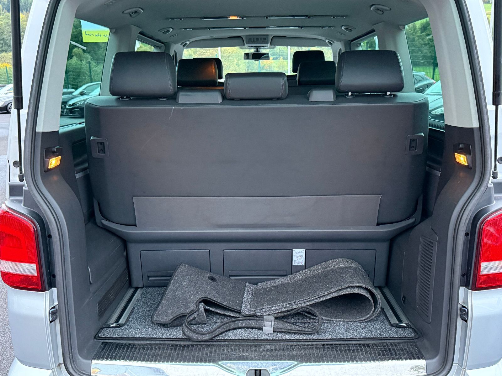 Fahrzeugabbildung Volkswagen T5 Multivan TDI DSG Highline AHK GRA Navi Kamera