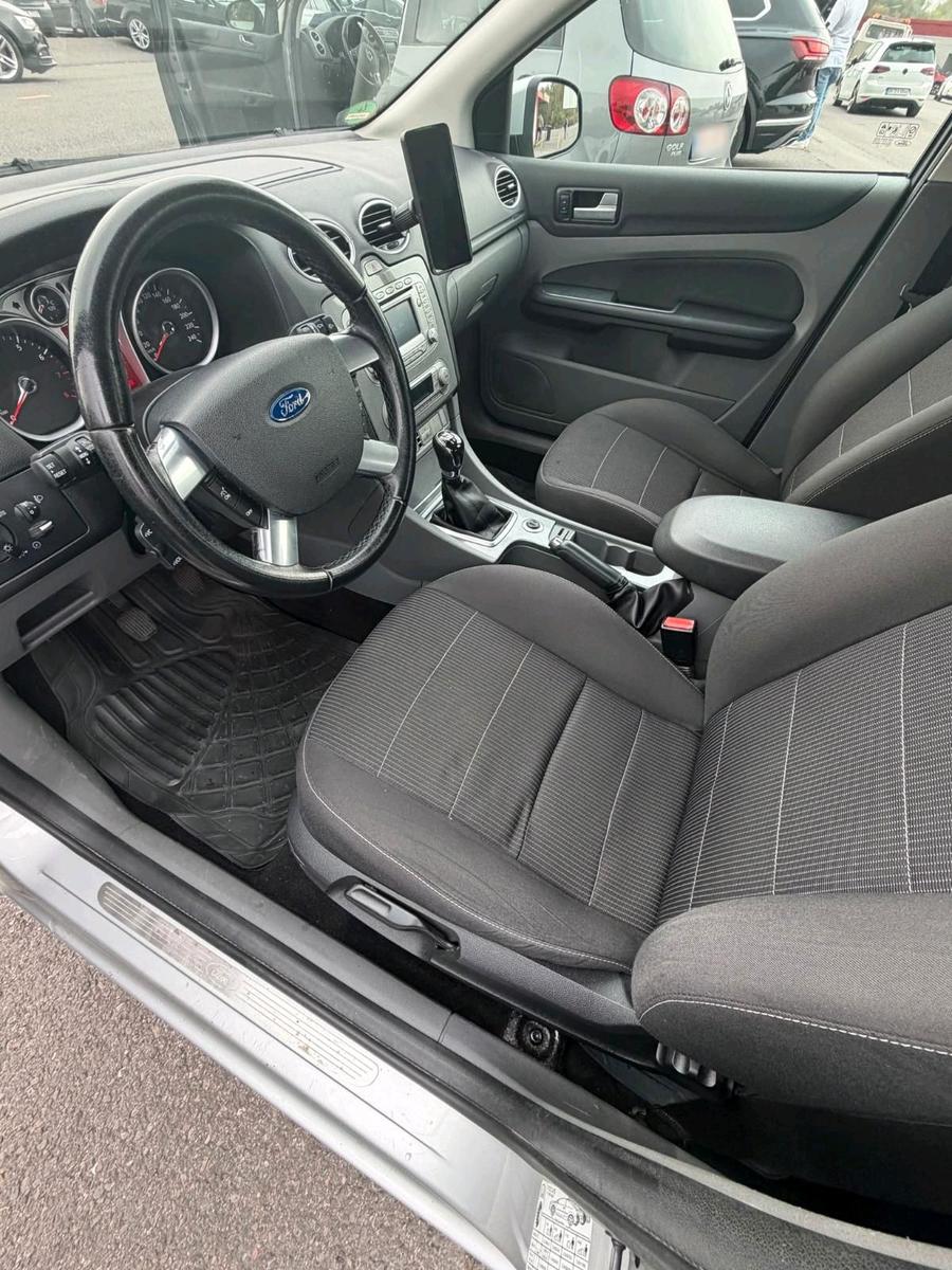 Ford Focus 2009 — photo 8